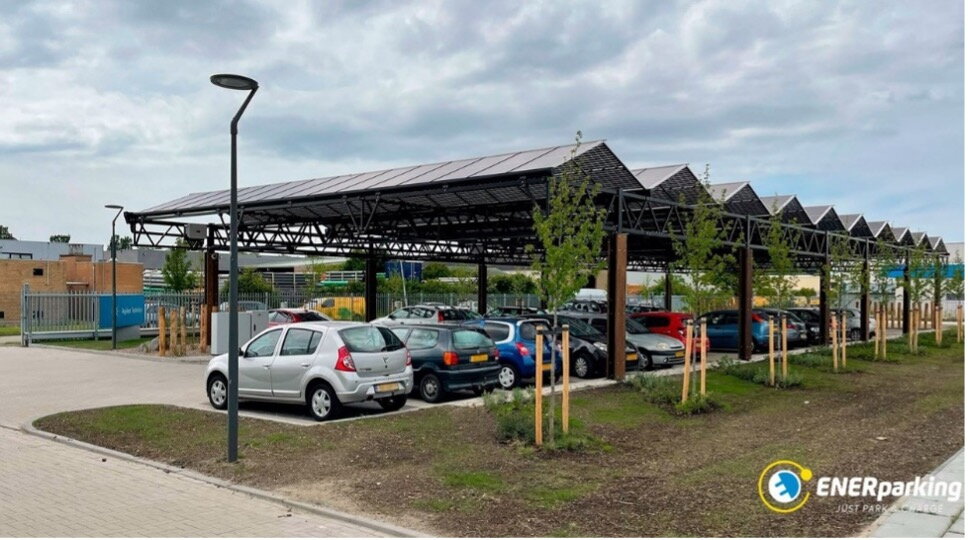 ENERparking parkeerplaats met laadpalen op zonnepanelen op carport constructie