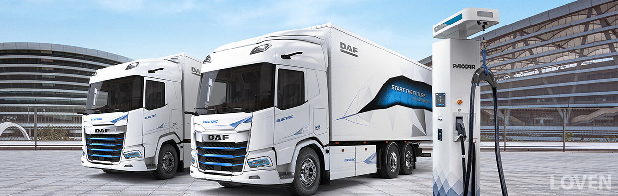 Twee elektrische vrachtwagens en laadpaal van Loven Trucks