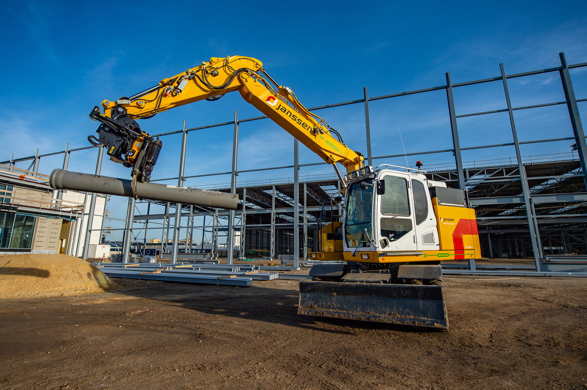 Janssen Group Electrische Doosan graafmachine