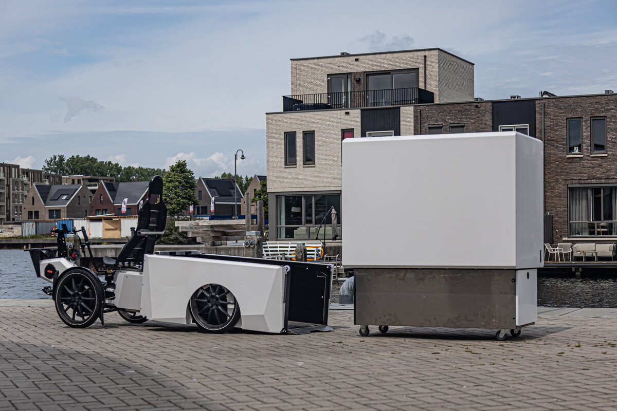 Cargobike GoLo bike Urban Mobility met de bak van de fiets