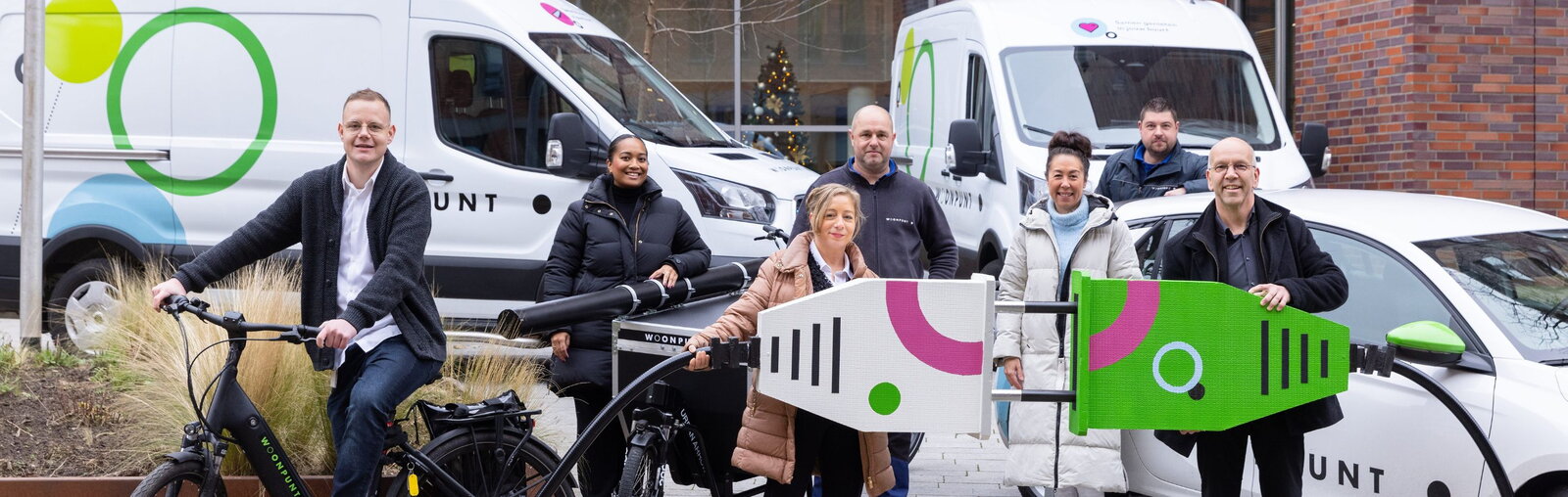 Medewerkers van Woonpunt bij elektrische voertuigen