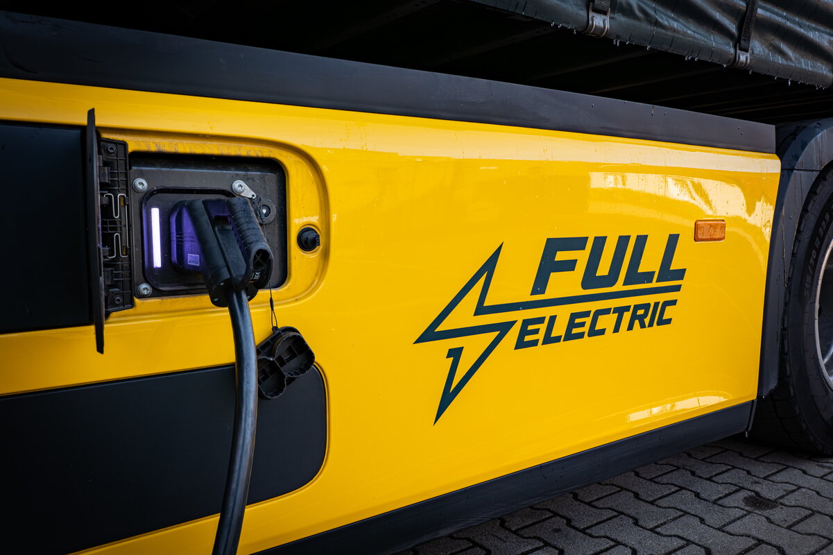 Ingezoomde foto van de accu van de elektrische truck van Brentjens